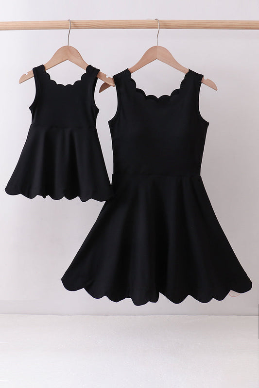 Black scalloped active  mom&me dress
