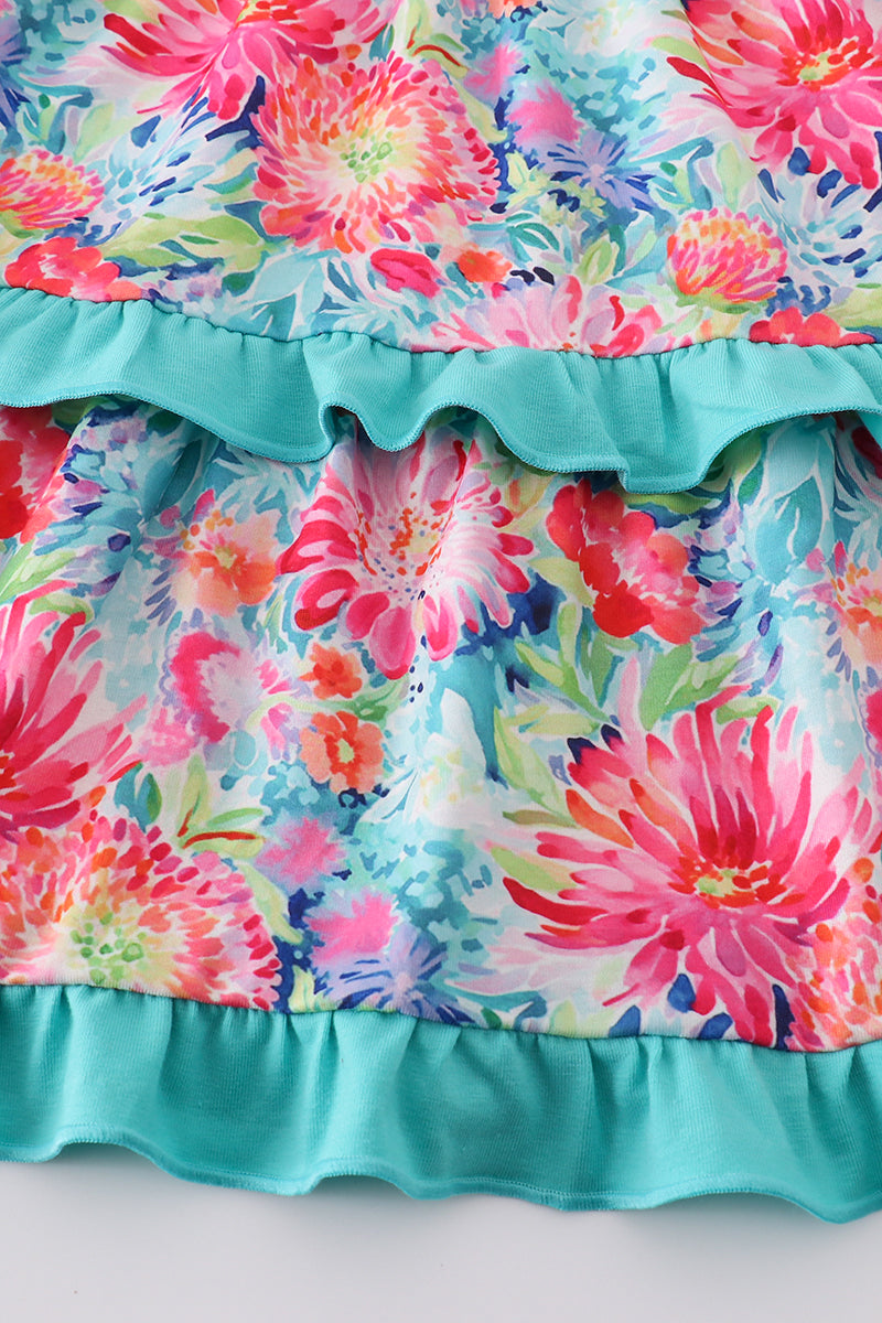 matching Tropical Bloom print dresses.